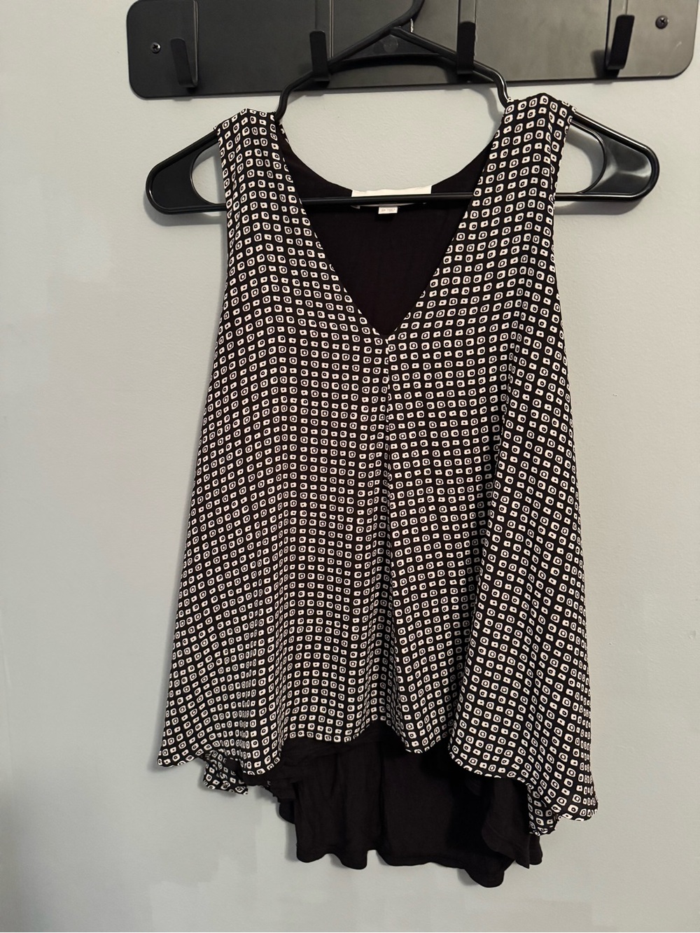 LOFT Black and White Printed V-Neck Tank